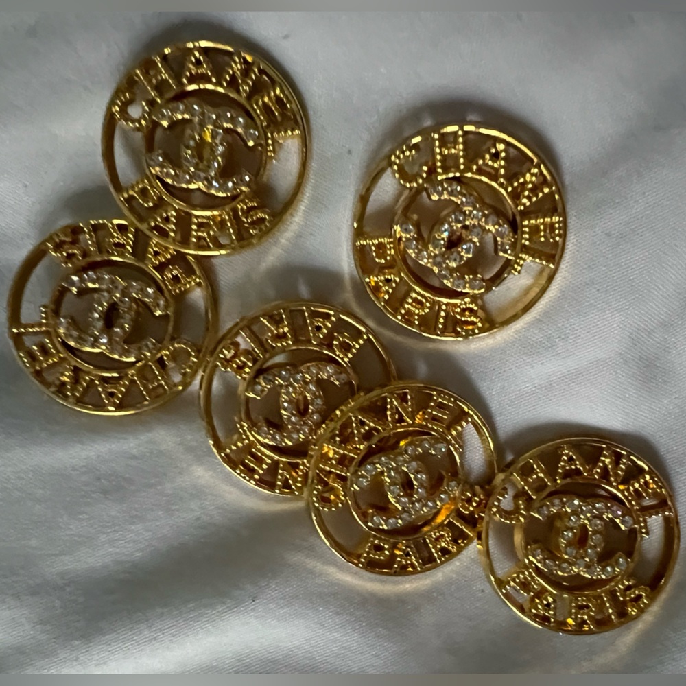 Cc style(Set 6)Chanel 24mm”Quarter”Brassy gold-Faux crystal/shank button… - Picture 7 of 9